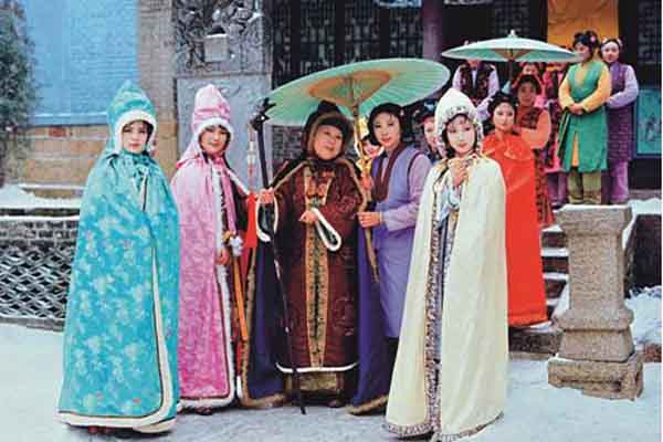 红楼梦中黛玉与宝钗区别,古时候小脚女子