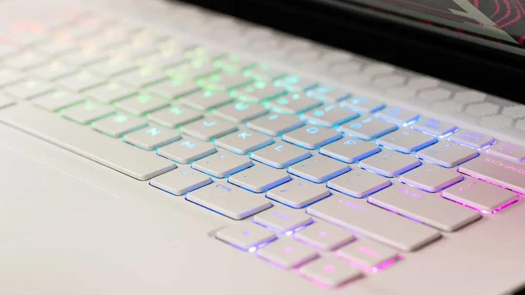 20款macbookpro使用蝶式键盘了吗,苹果哪一款笔记本用的蝶式键盘