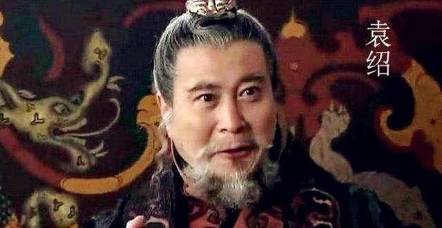 站在淮河浦口的袁术，望着涛涛的河水，遥想起曾经壮怀激烈的疆场