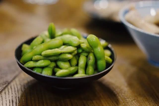 要想生活过得好必须喝点白开水,要想生活过得去每天总得受点气