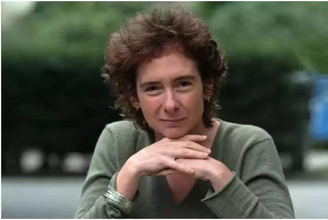 女孩爱上“闺蜜”布兰妮后，如何与“绝交”的母亲达成和解？