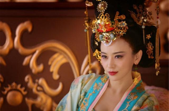 如何看李隆基和杨贵妃的爱情故事,杨贵妃和李隆基的爱情故事简短