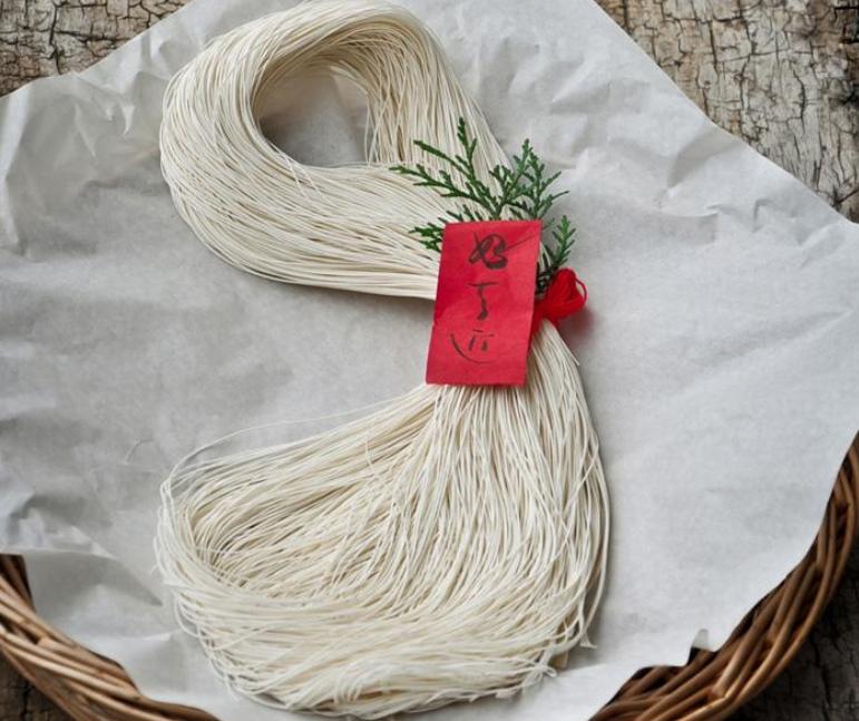 生日时吃长寿面习俗寓意成语,生日时吃长寿面的习俗的寓意