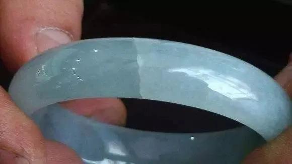 翡翠貔貅的寓意和佩戴技巧,翡翠貔貅戴什么链子