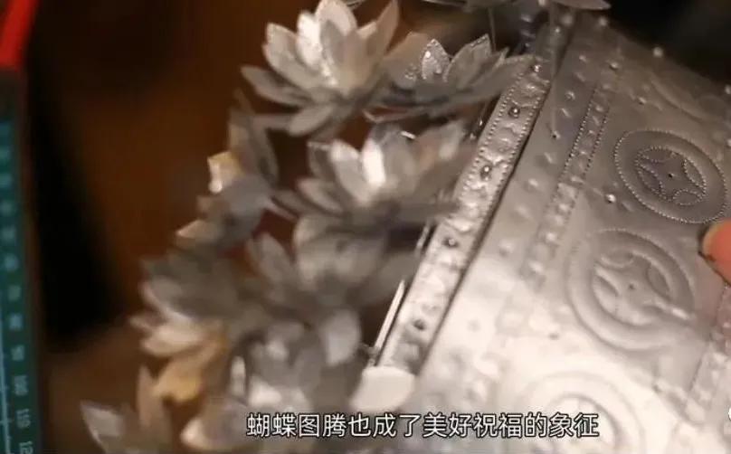 护士小姐用5毛钱的易拉罐，随手一剪猛翻千万倍，网友：手艺牛逼