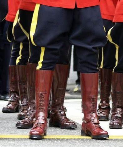 加拿大皇家警察制服,加拿大皇家骑警四个字母