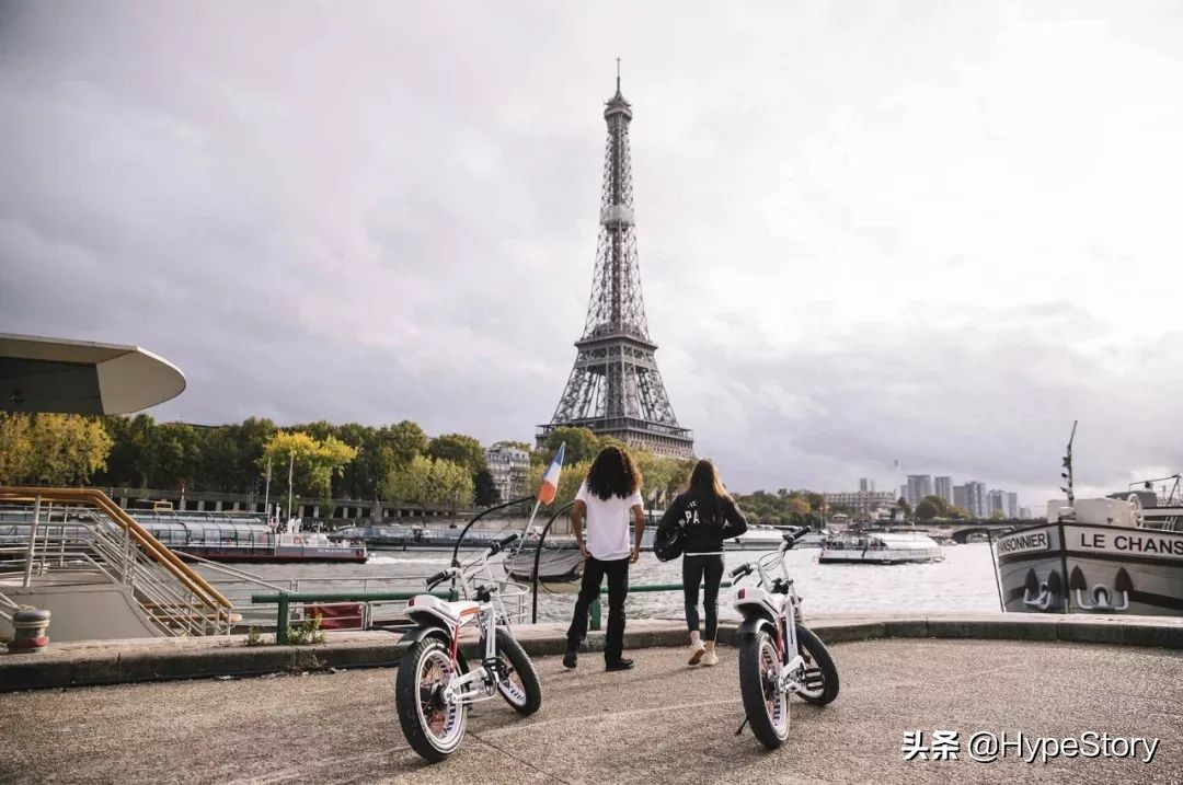 穿牛仔裤踢足球,穿牛仔裤踢球