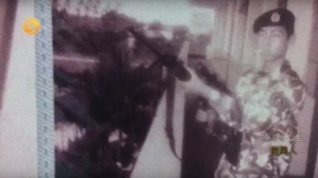 我跟网红灵车司机一起接了几次乘客