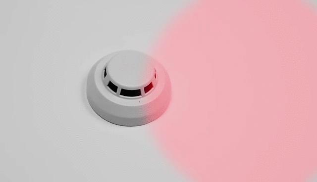 建议大家住酒店:先拔掉电视机插头,用这个小米神器检测一遍房间