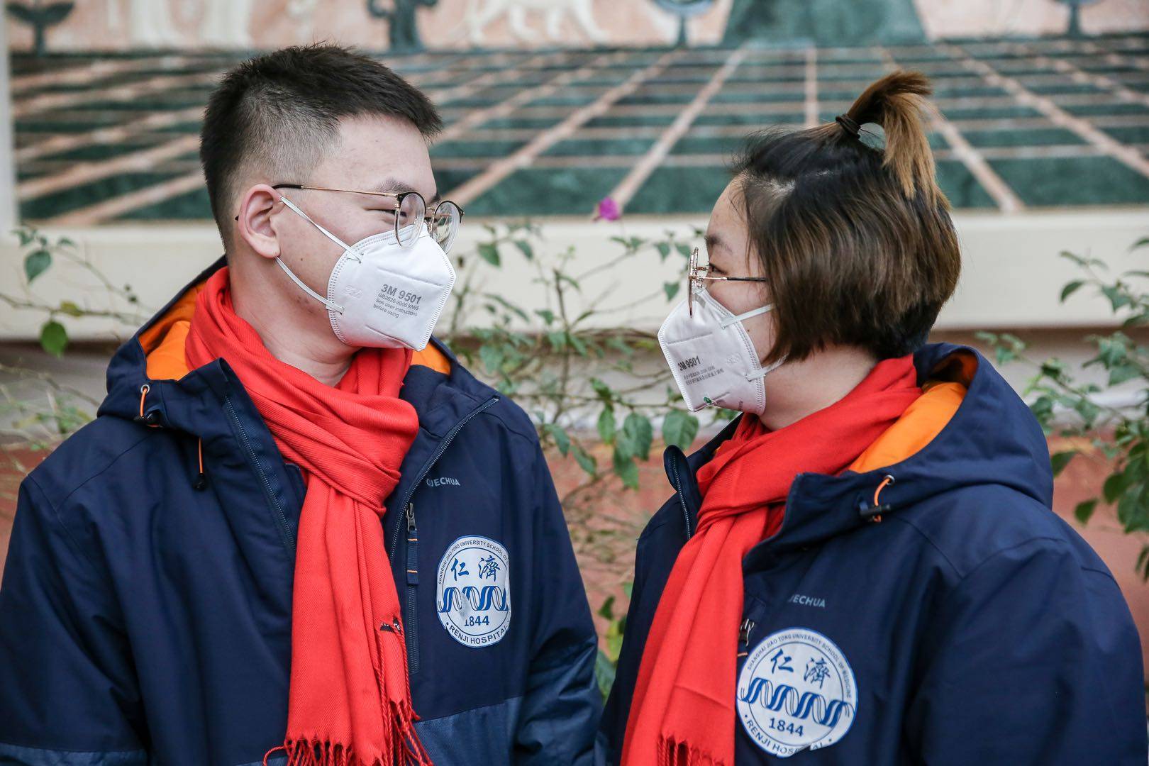 雷神山举办了一场特殊的战地婚礼,雷神山里的战地婚礼