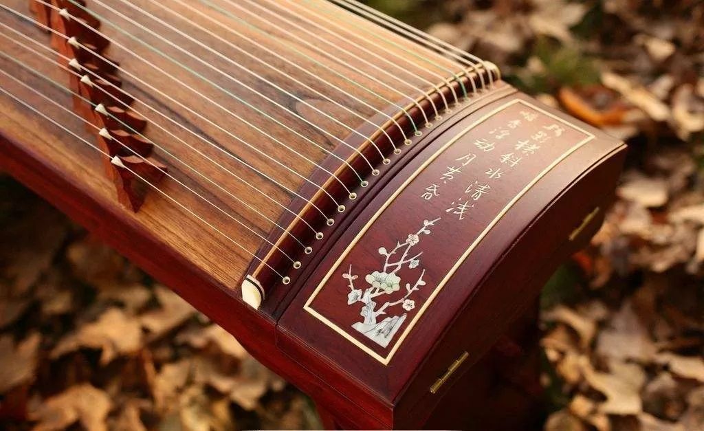 古筝发霉潮湿怎么办,古筝太阳晒后怎么补救