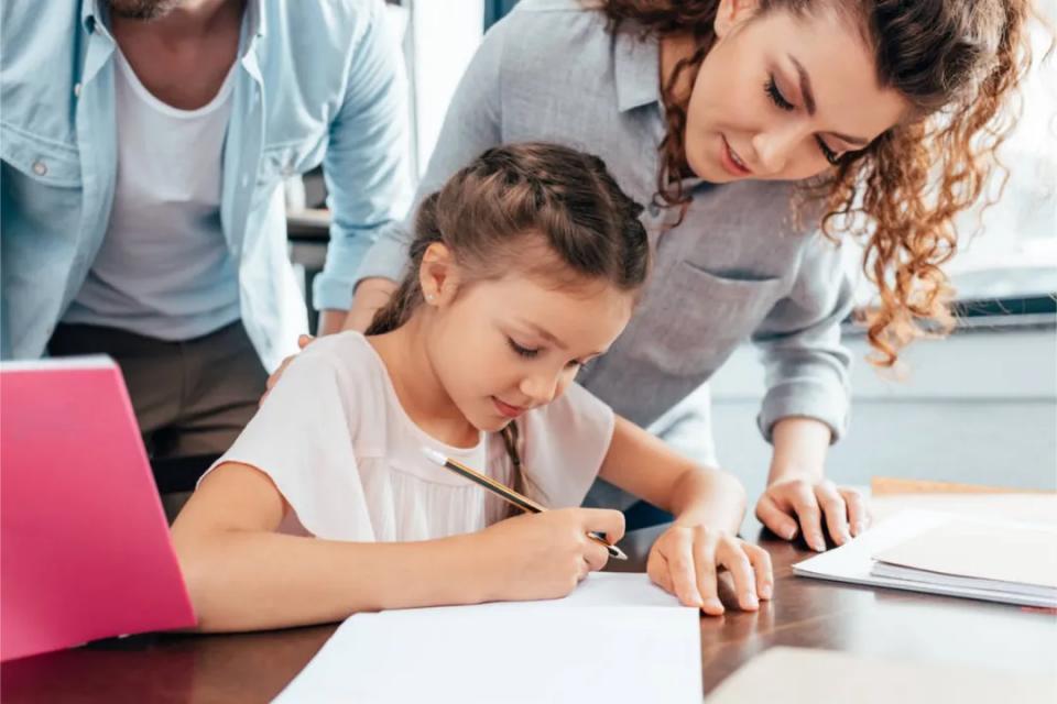 孩子总爱抄别人作业怎么办,孩子老是抄作业要找家教看着吗