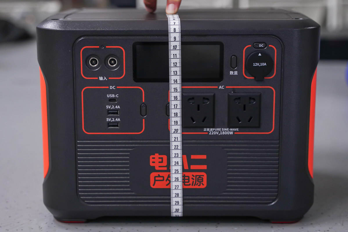 外出露营用电全靠它,电霸级别电小二户外电源1800W测评