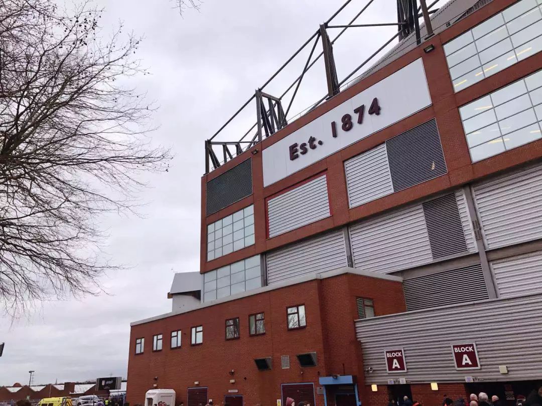 十天里，我在英国看的四场足球赛，竟然有些中国味？|三明治