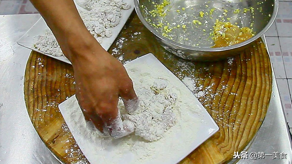 家常炸鸡排最简单做法视频,经典小吃炸鸡排的自制做法