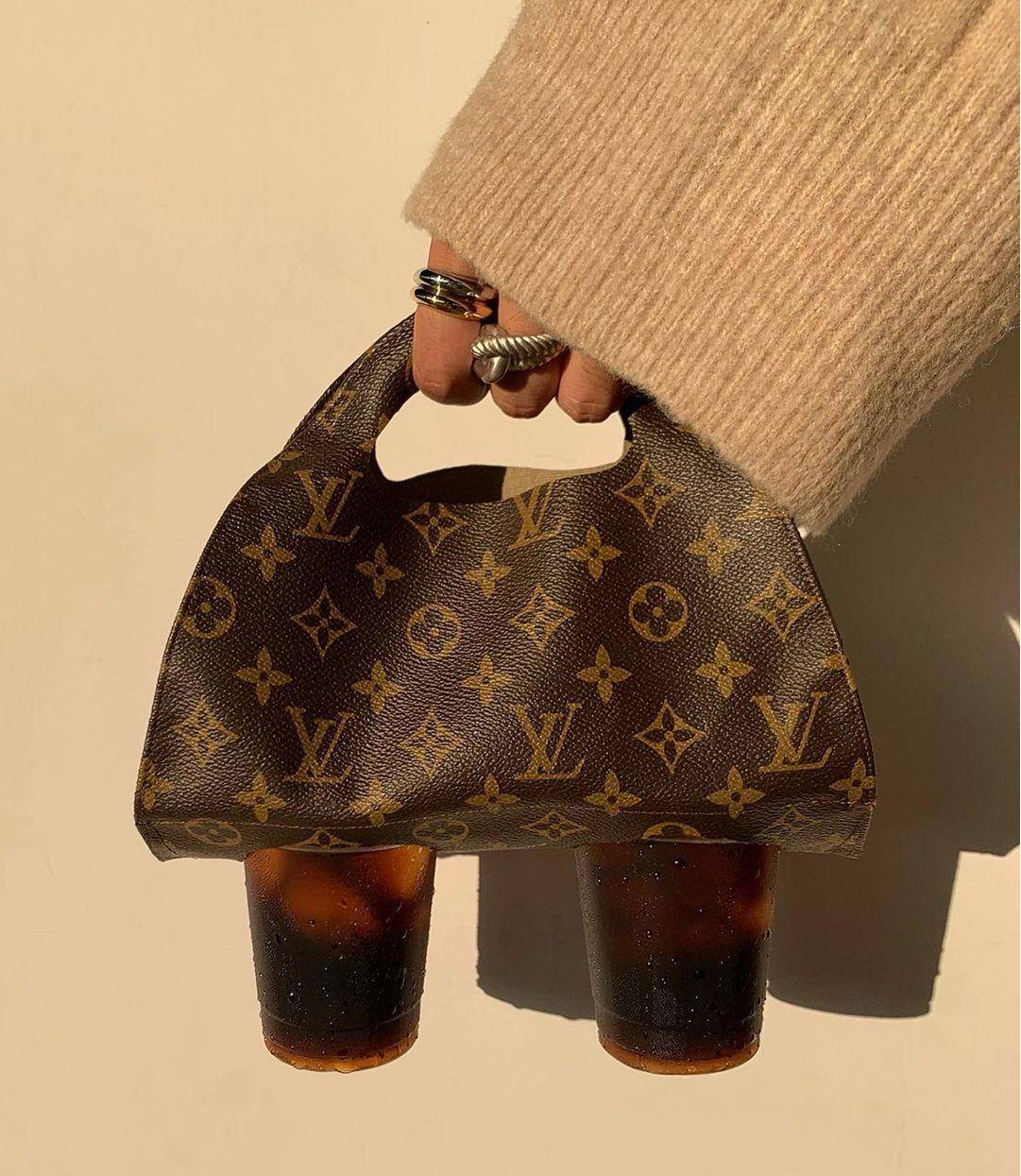 假名媛女孩，白富美人设崩塌，穷才是原罪？