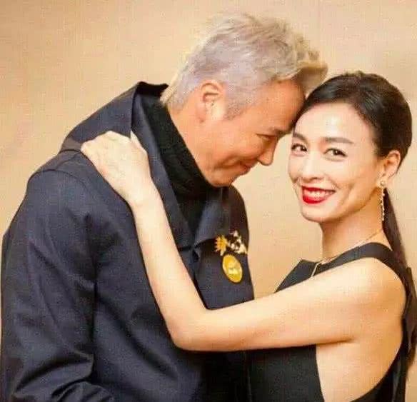 张庭夫妇捐款2000万抗疫！曾因纳税21亿上热搜，微商真这么赚钱？