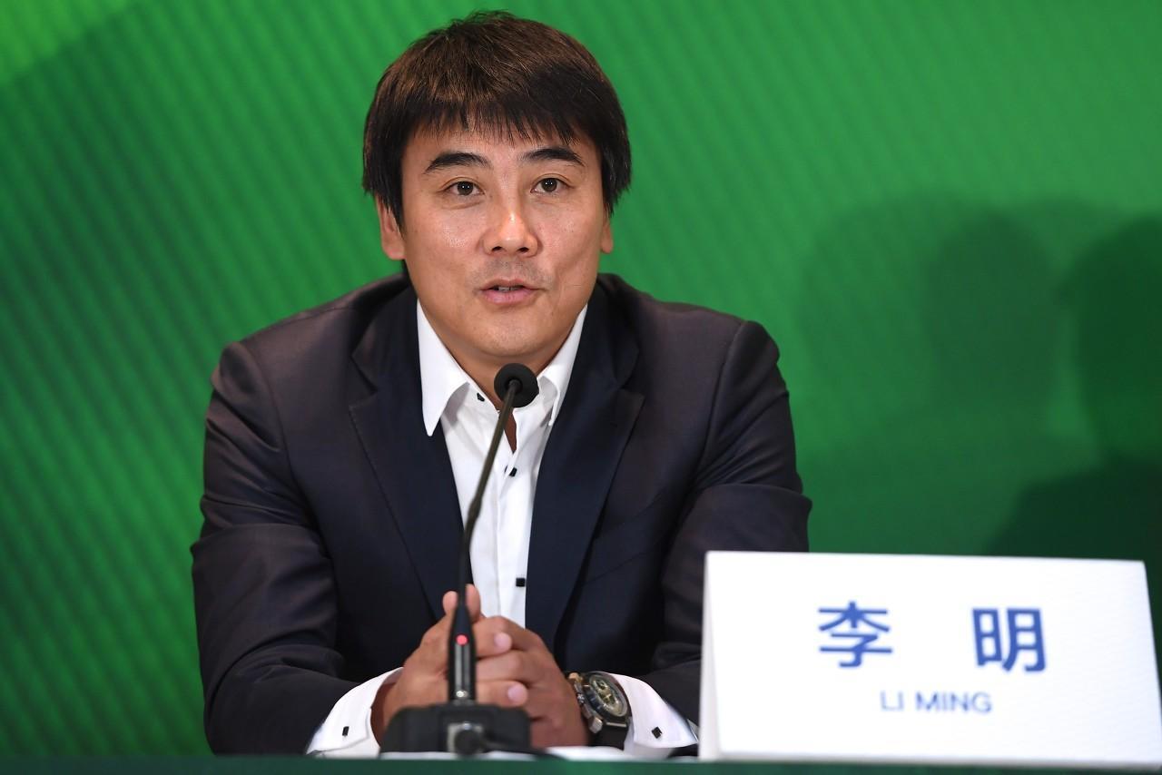 李嗣镕帅气足球视频,李嗣镕踢球的照片