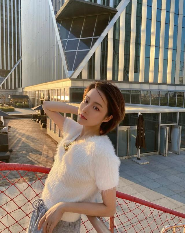 这几种人不适合穿“带毛的衣服”,穿海马毛显胖,穿貂像暴发户