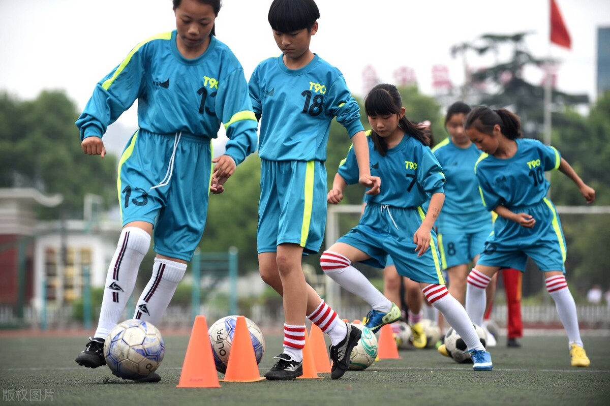 为什么外国教练来指导中国队,为什么外国教练带不动足球