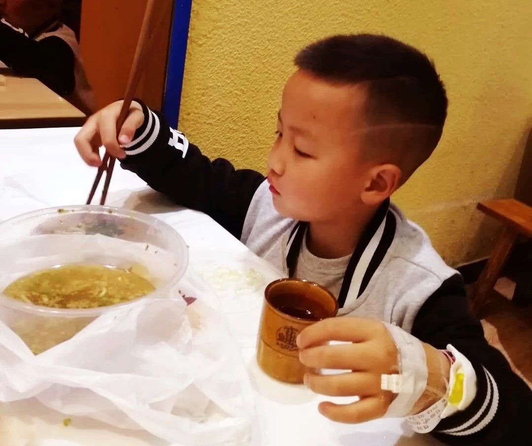 致敬逆行英雄|德阳最帅男团队长陈伟，肩负生命不能承受之重