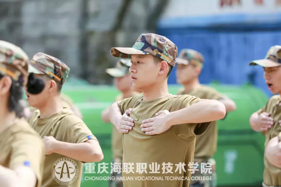 Hello小萌新:学长学姐亲身示范，这本“学生职业形象教科书”请熟读