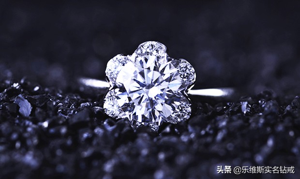 一万多的钻石婚戒多少克拉,白金婚戒多少钱一对