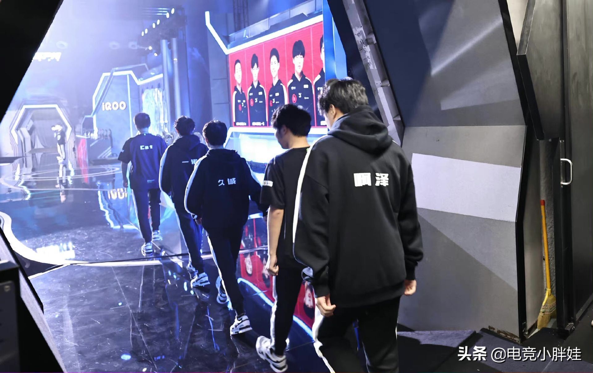 AG久诚被下放到二队，笑影重回首发，网友：笑影故意卖惨效果真好