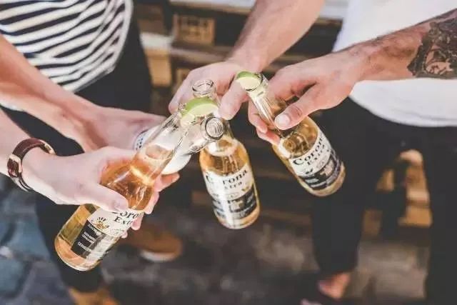 锅从天上来！科罗娜啤酒和新冠病毒同名，没人敢喝，这也太惨了吧