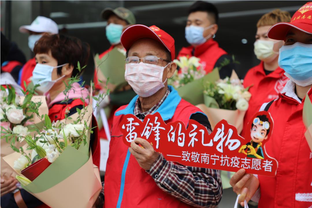 致敬深圳抗疫一线志愿者,致敬志愿者为抗疫奉献光和热