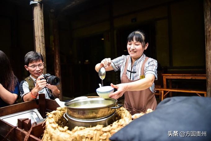 这个夏日，看这个美女如何在浙江乌村的第一百种玩法