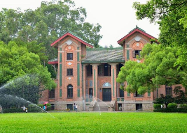 医学类最吃香的三个专业,哪些医学类专业本科毕业生薪资高