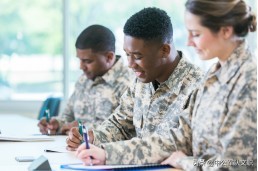 公务员和军队文职哪个好考一些,军队文职和公务员哪个比较好考