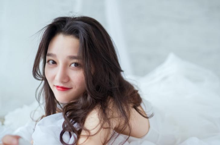 头发细软贴头皮怎么办,发质硬贴头皮怎样让头发蓬松