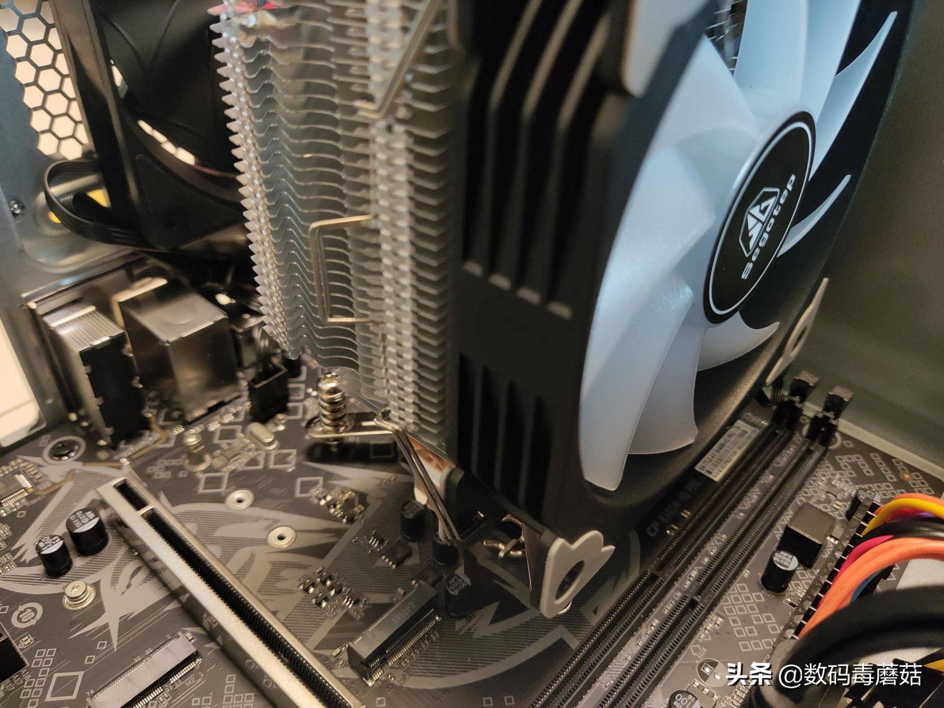 买一台整机有多难:七彩虹iGameM380拆给你看