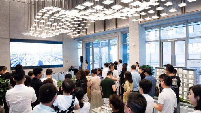 打破断供引爆区域蝶变，板块核心带泳池的公园住区即将开场