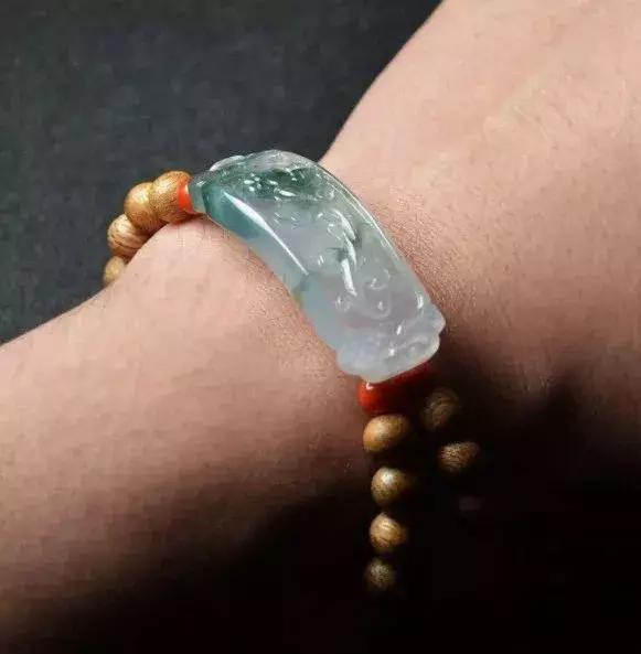 戴起来最舒服的腕饰是它！不是手镯，更不是手串，猜到了吗？