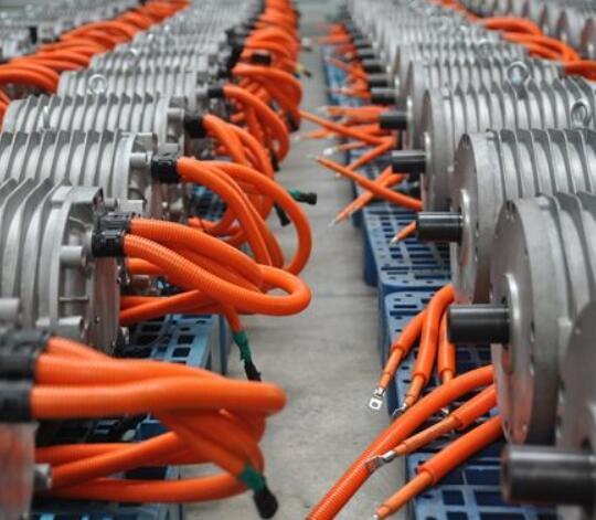 天太冷，电动车电不耐用？蠢！坐位下面这个孔，一插不用在愁