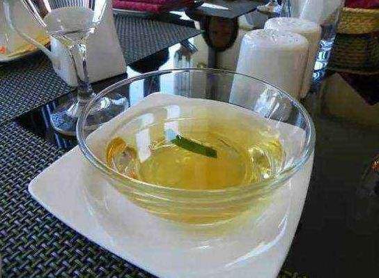 一个人吃西餐中途上厕所怎么办,一人吃自助餐要上厕所了怎么办