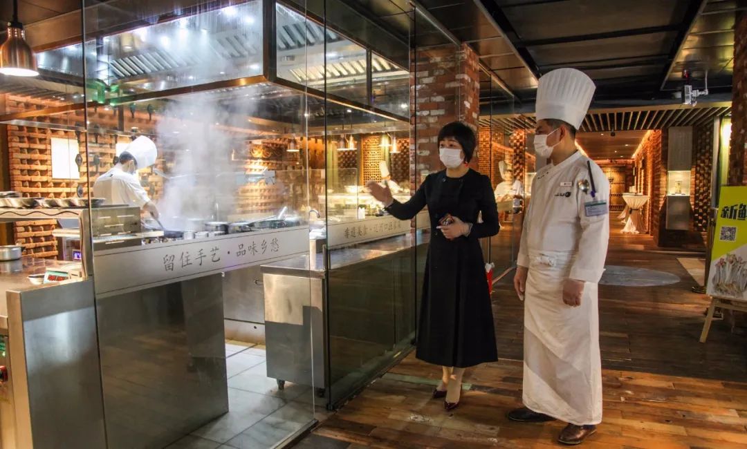 阳光总在风雨后春晚领舞,阳光总在风雨后主持稿串词