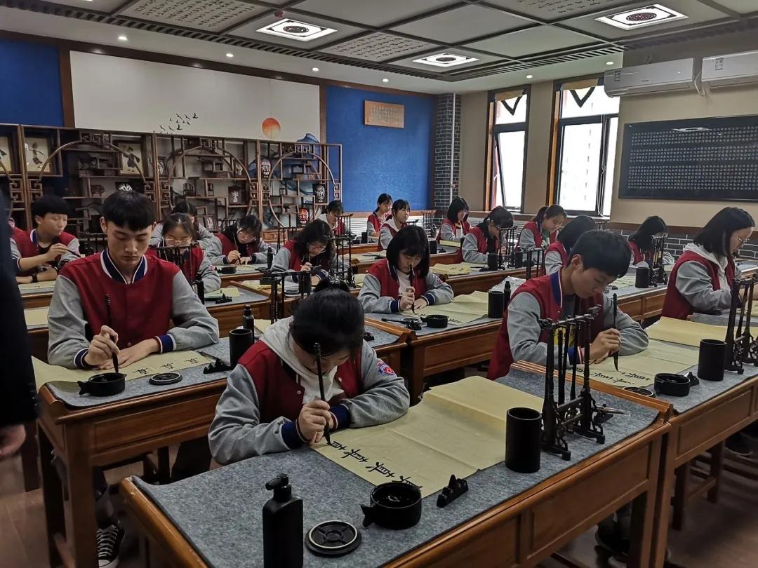 郑州18中高中是几批次,今年郑州十八中为什么分数那么高