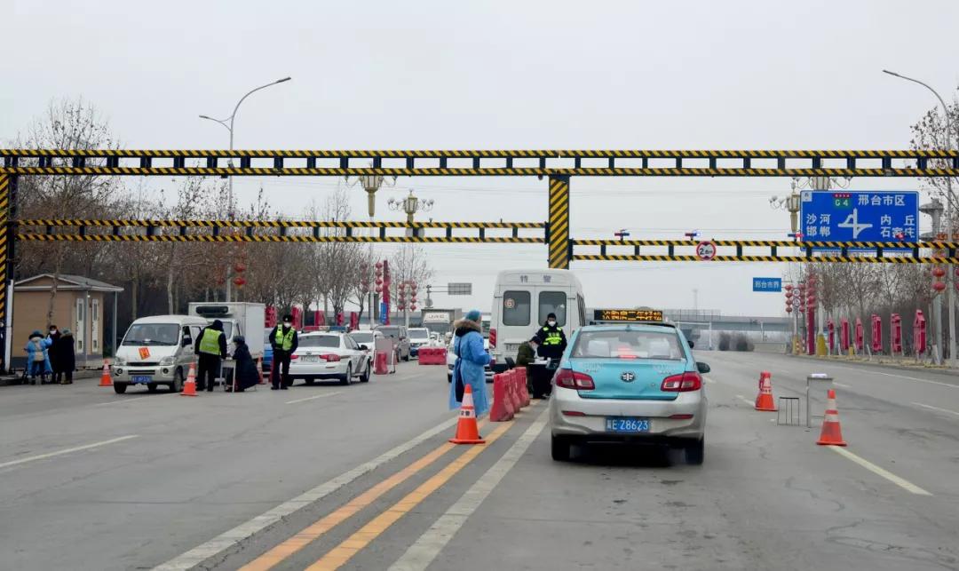 致敬坚守防疫一线的守门人,坚守岗位做表率抗击疫情当先锋