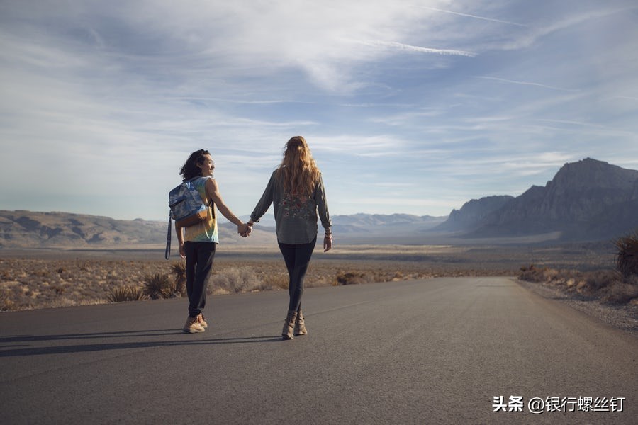 股票和基金哪个更适合散户,指数基金和股票基金哪个收益更高