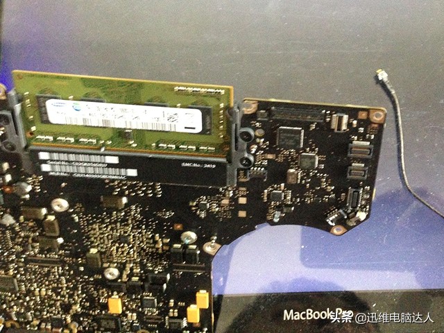 苹果笔记本a1706黑屏维修费用,苹果a1534笔记本死机不开机