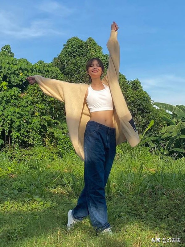 明星紧身牛仔裤的搭配,明星宽松裤子搭配