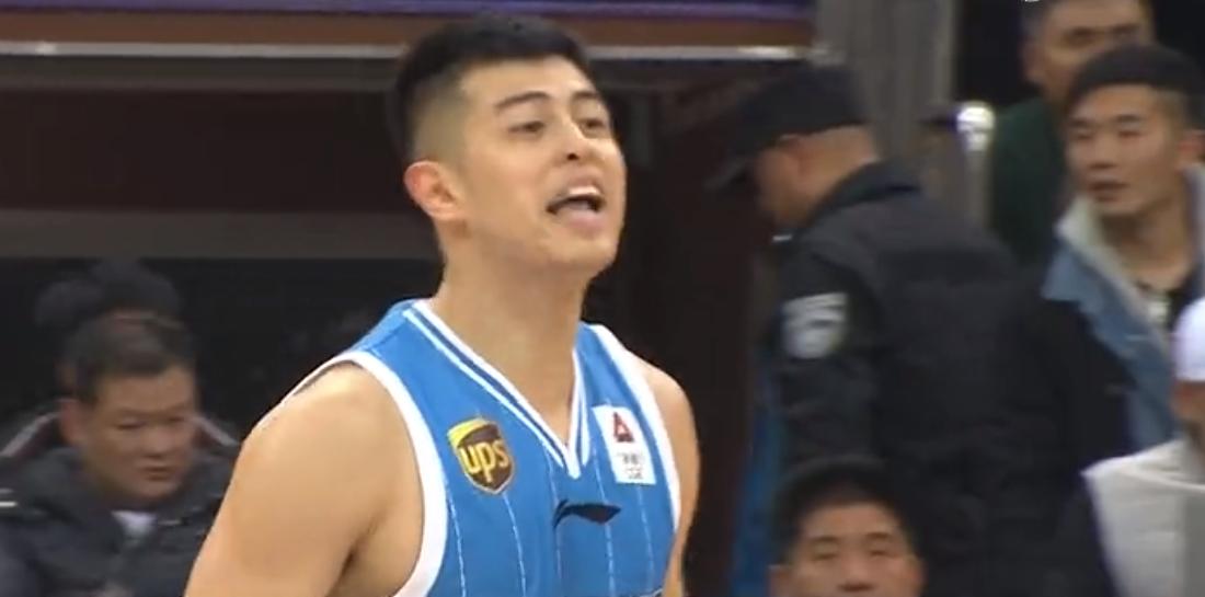 球技不咋地脾气还挺大北京首钢超巨CBA赛场怒骂裁判！