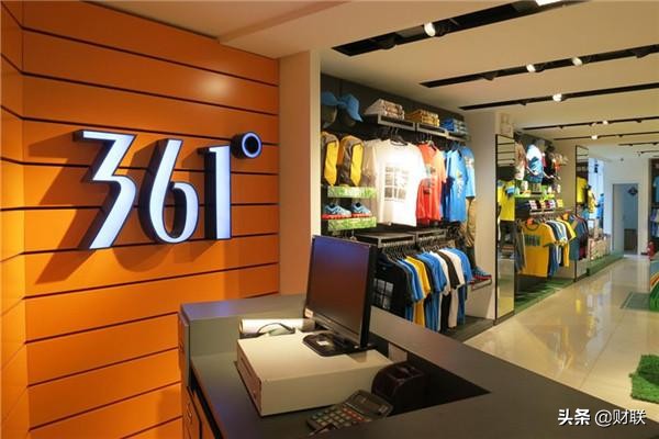 鞋企砸广告，花1多亿打败耐克，两次失误跌落神坛，现市值19亿