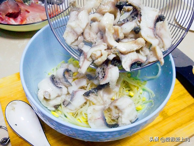 怎么让水煮鱼片更滑嫩不容易碎,为什么别人煮的水煮鱼片这么嫩滑