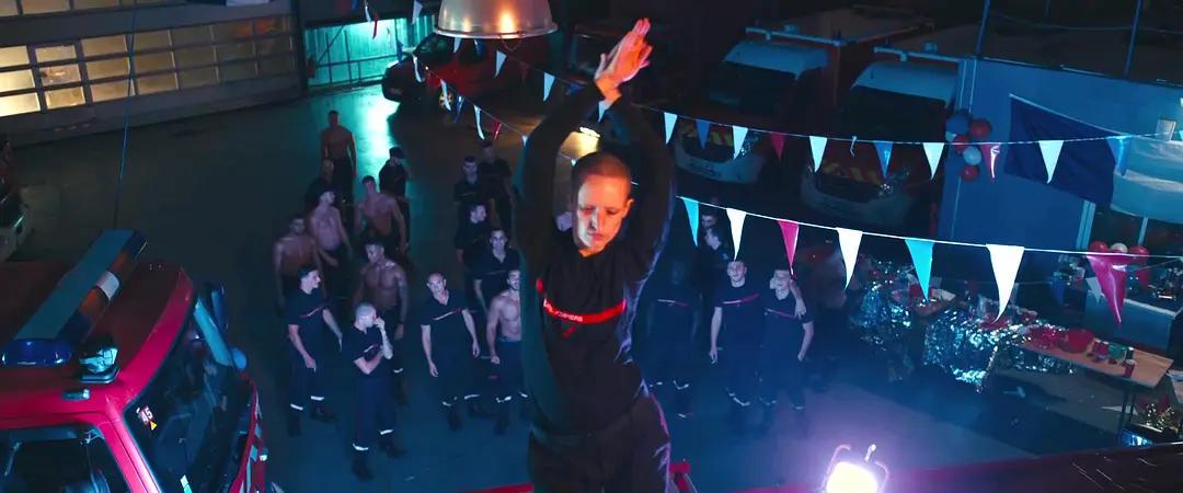 全裸出镜？*伦乱**产子？全程马赛克才能播的戛纳金棕榈