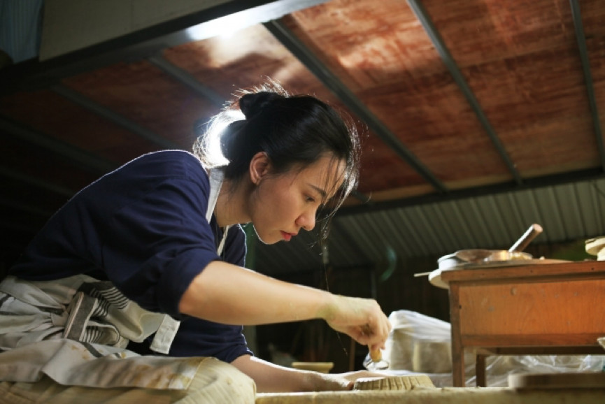 蜡烛、*袜丝**、痒痒挠...乐队们的清奇周边